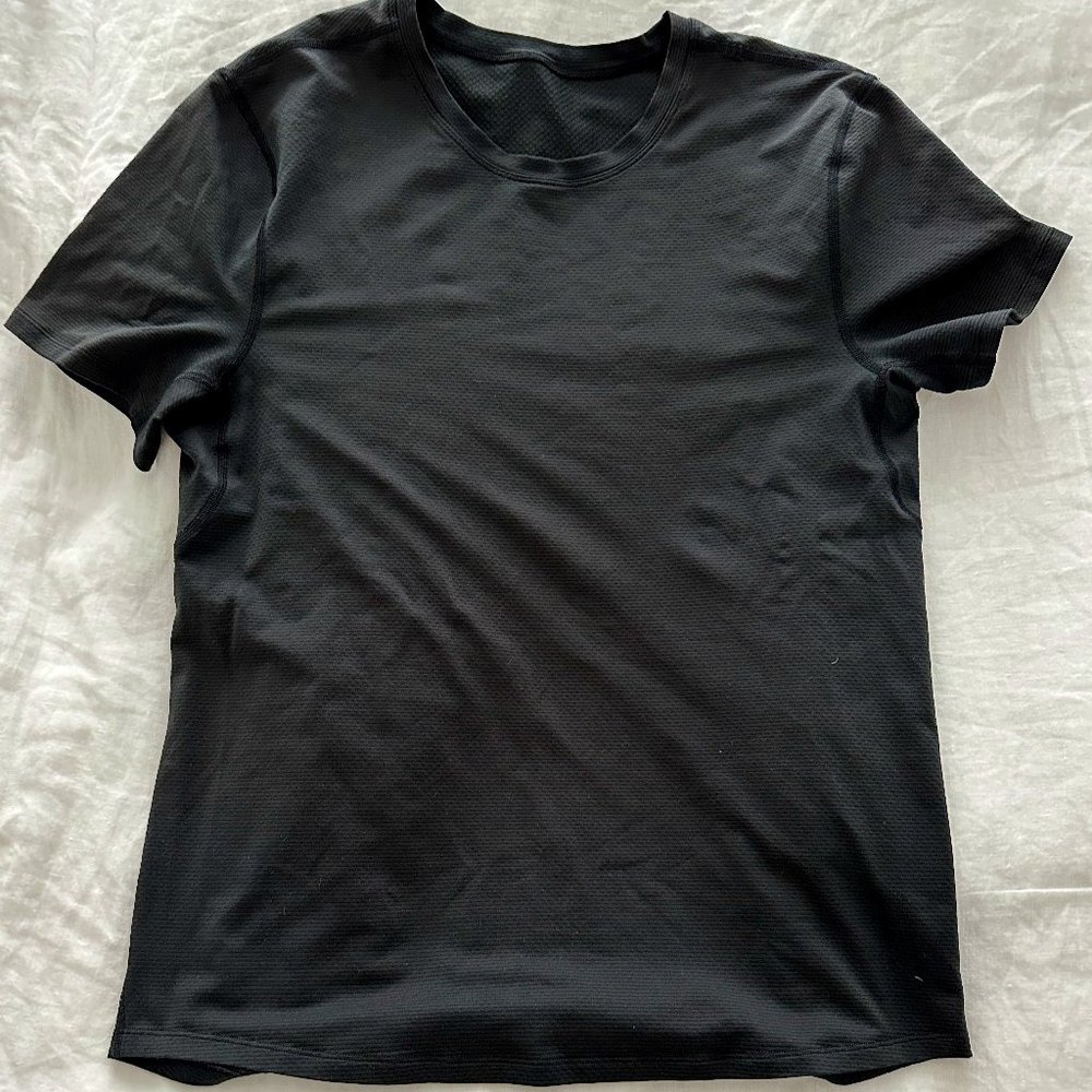 Lululemon Men's T-Shirt / Size - Medium